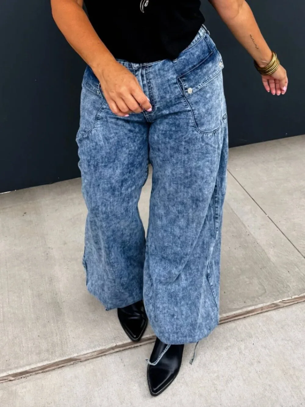 NWT - Blakely Charlie Cinch Hem Wide Leg Jeans Acid Wash Blue Size Large